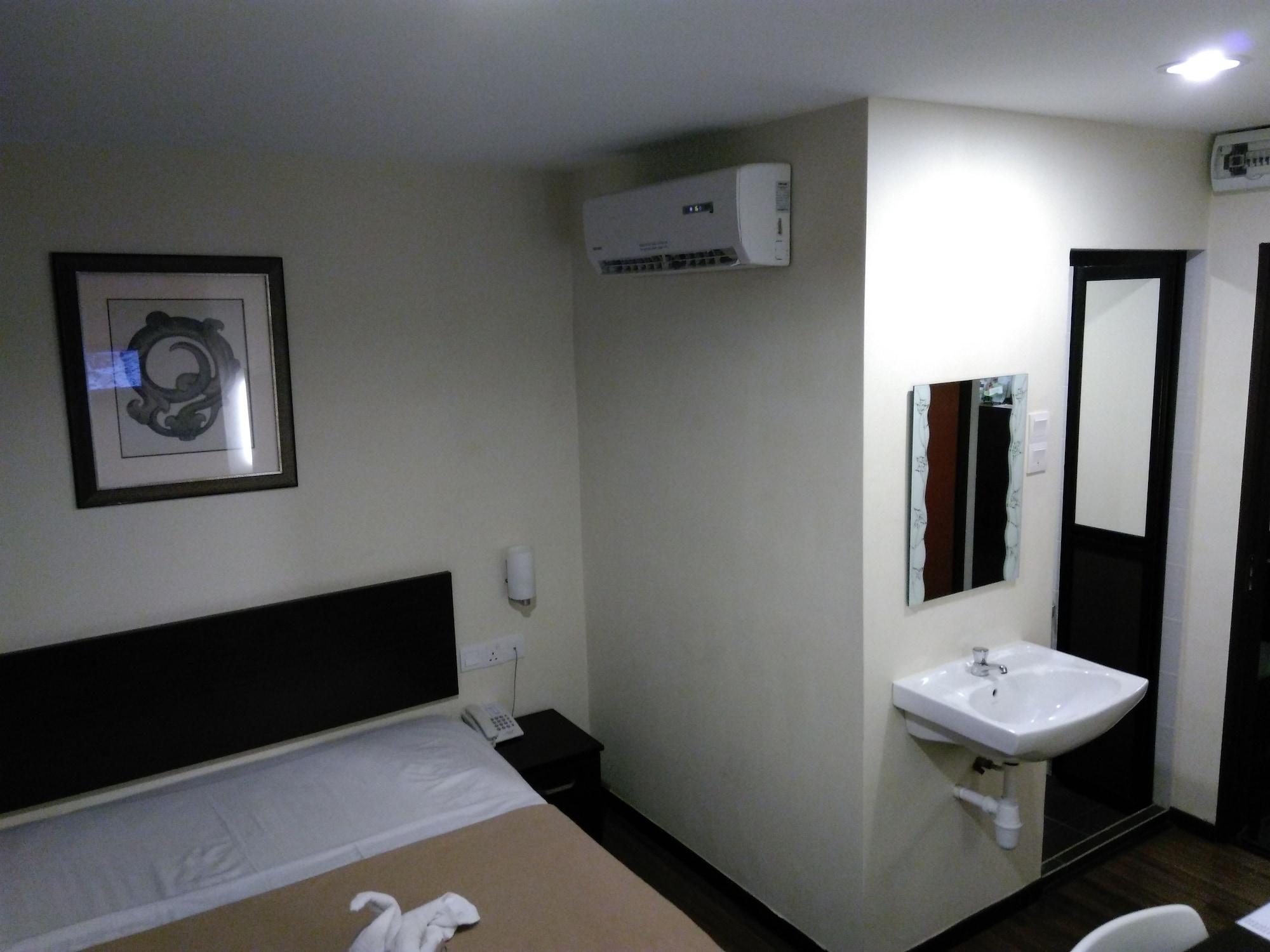 So Hotel George Town Exterior photo